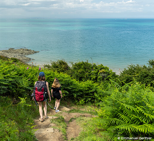 Randonnée pédestre autour camping la Petite Ville en Bretagne