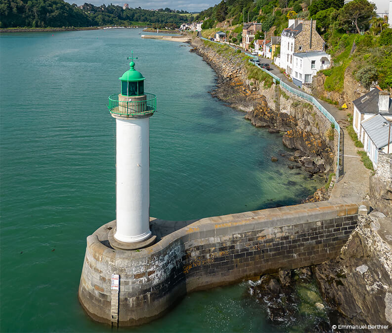 Phare Le Légué, port historique de Saint-Brieuc à proximité du camping la petite Ville en Bretagne